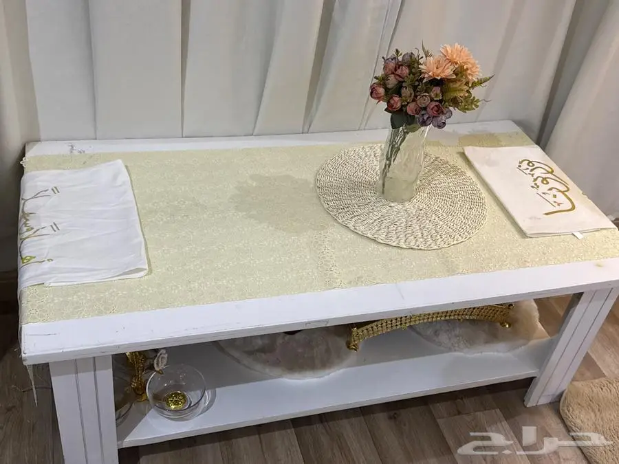 طاوله تقديم او طاوله تلفزيون فيها خدوش مو مره 0