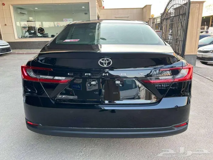 تويوتا كامري LE بنزين 2025 متاح اقساط و كاش 4