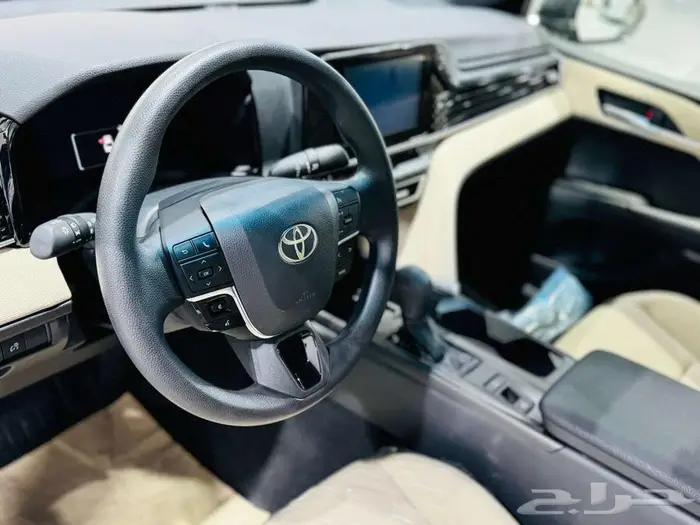 كامري طيس بريمي 2025 ابيض عرض خاص 18