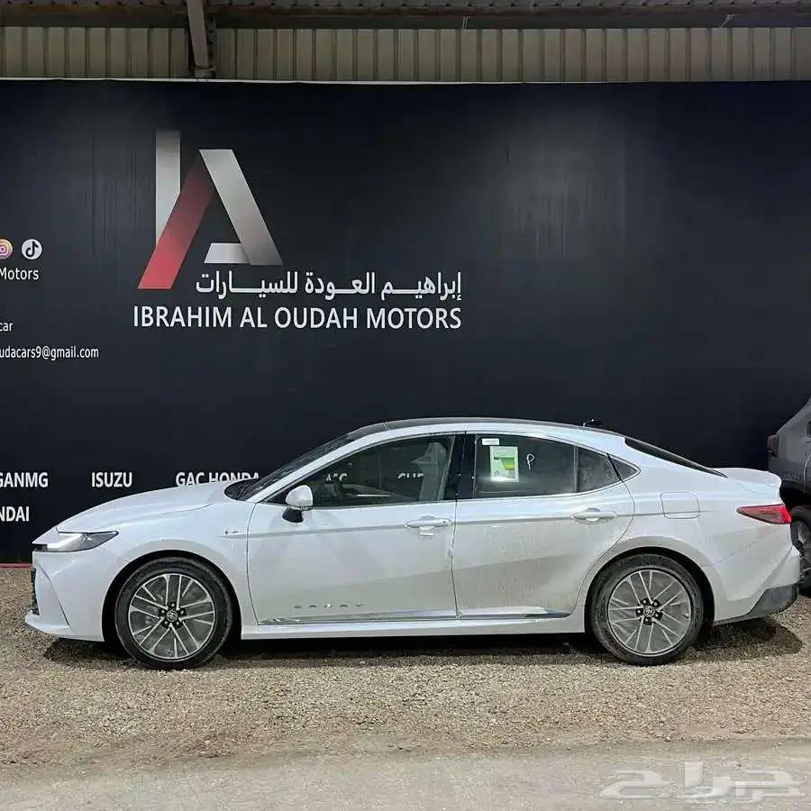 تويوتا كامري LE هايبرد موديل 2025 2