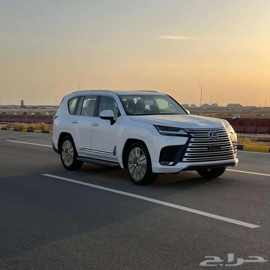 لكزس LX 600 BB سعودي 2025 ابيض داخل جملي - عرض حصري 1