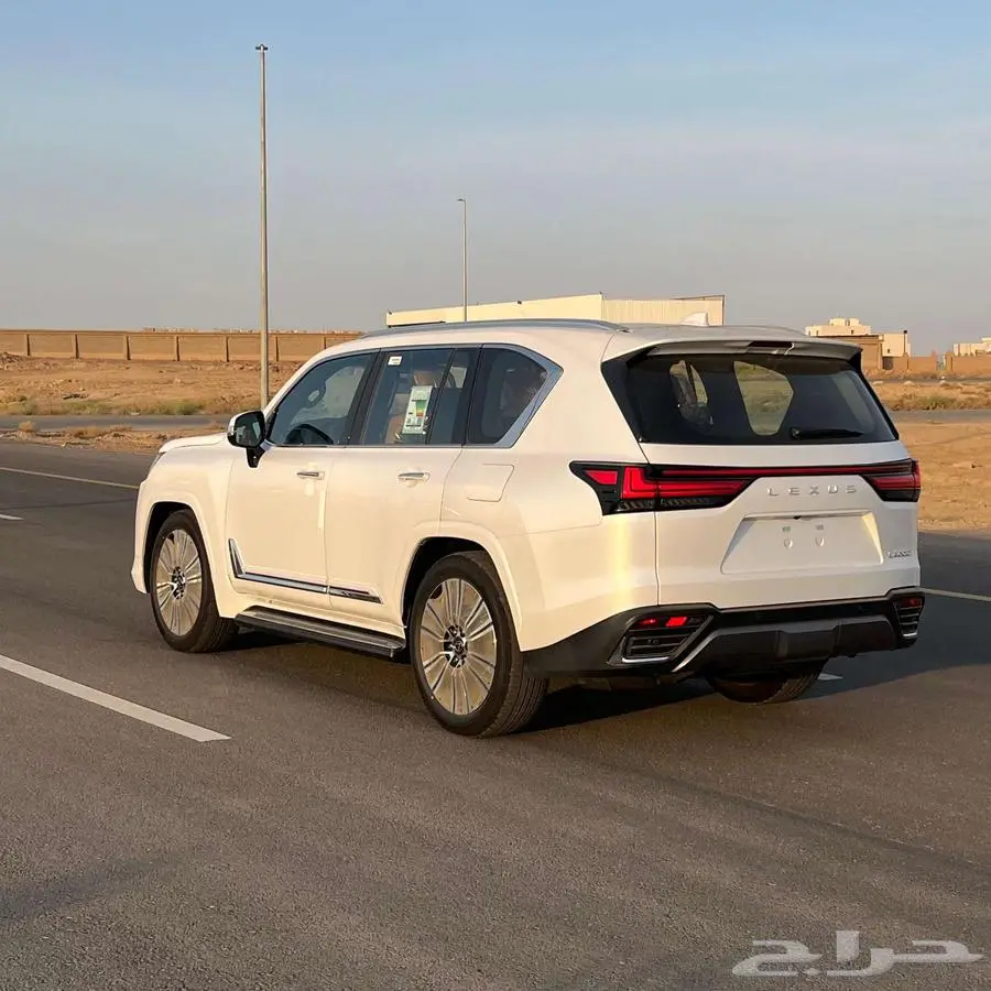 لكزس LX 600 BB سعودي 2025 ابيض داخل جملي - عرض حصري 3
