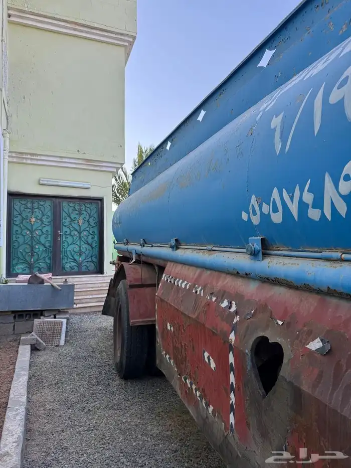للبيع وايت مرسيدس موديل قديم 4