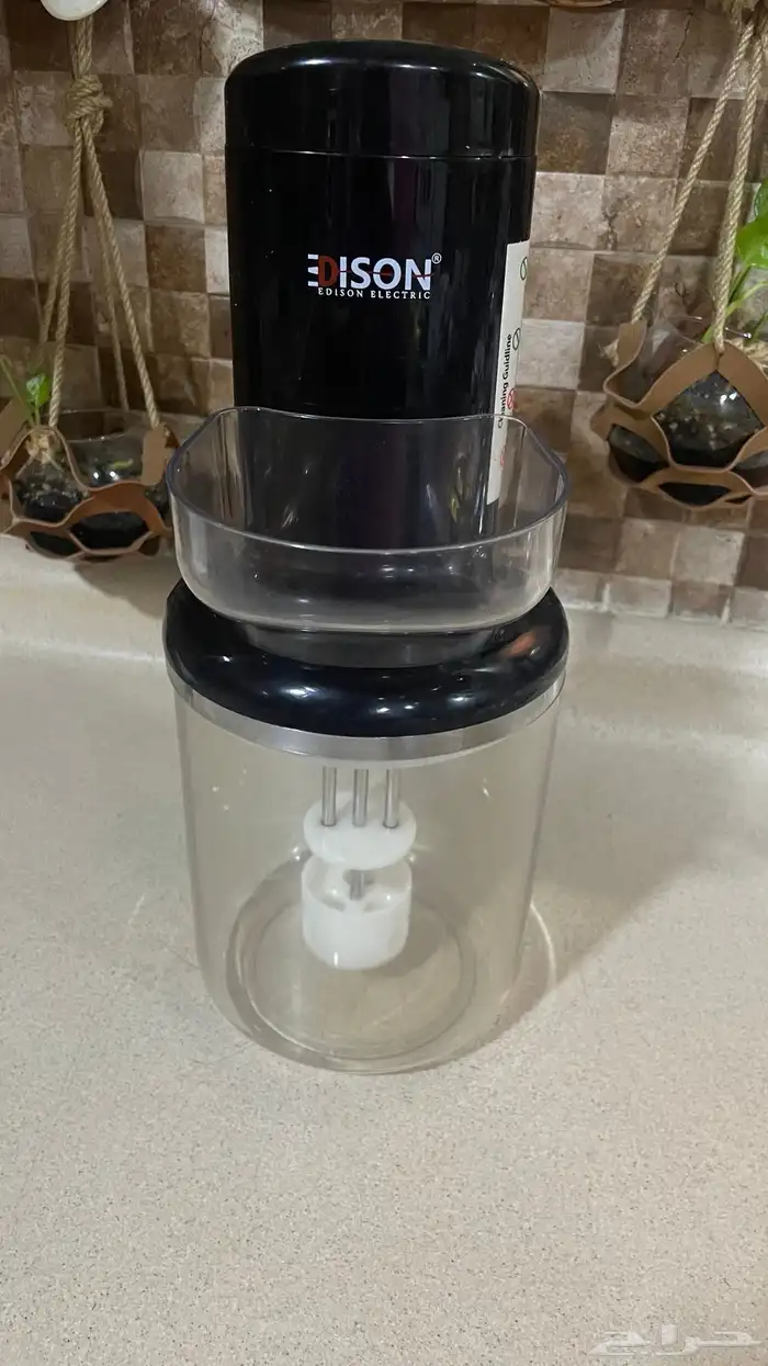 صانعه لقيمات اديسون الحاله جدااا مممتازه 220 الكهرباء بشاحن 2