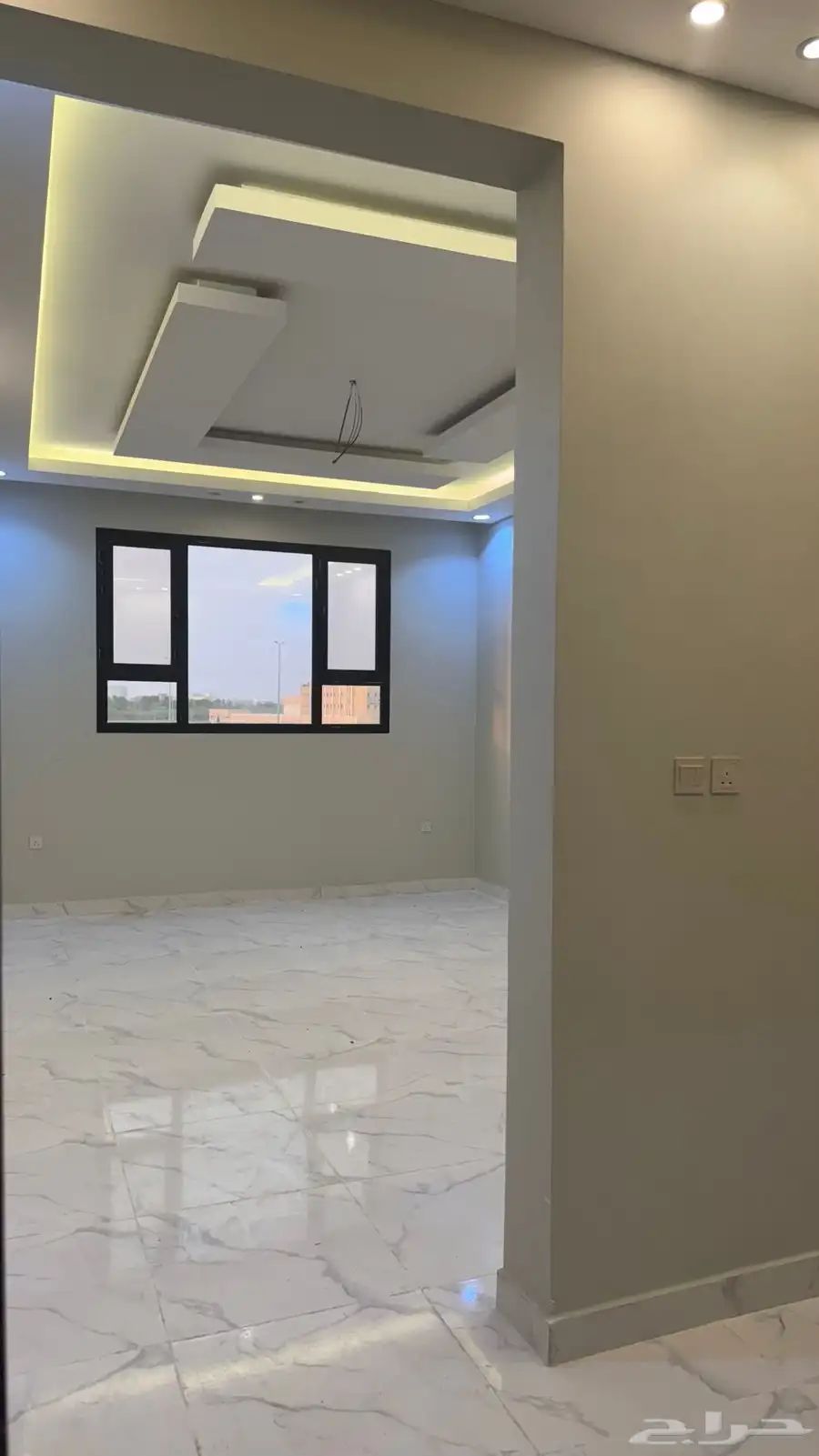 فلتين فاخرة للبيع ابوعريش حي الصفا 22