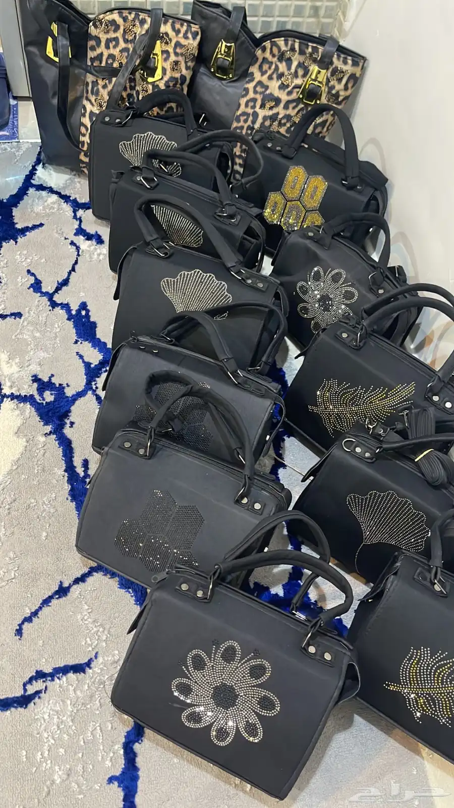 عبايات للبيع بسعر الجملة العدد 44حبة مشكل 12