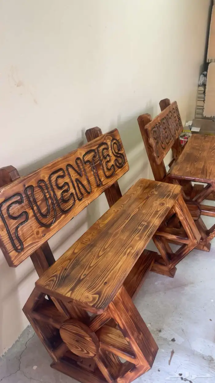 طاولات وكراسي خشبية وليست صناعية طبيعية 4