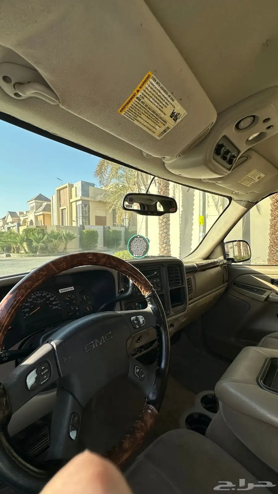 للبيع جمس 2004 مسيوم ب 10 والبيع قريب لا يجي الا الصامل 9