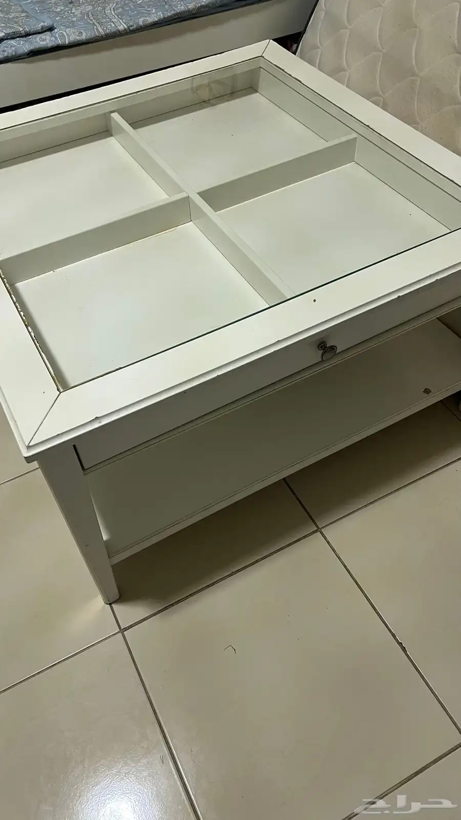 طاولة بيضاء ايكيا 0