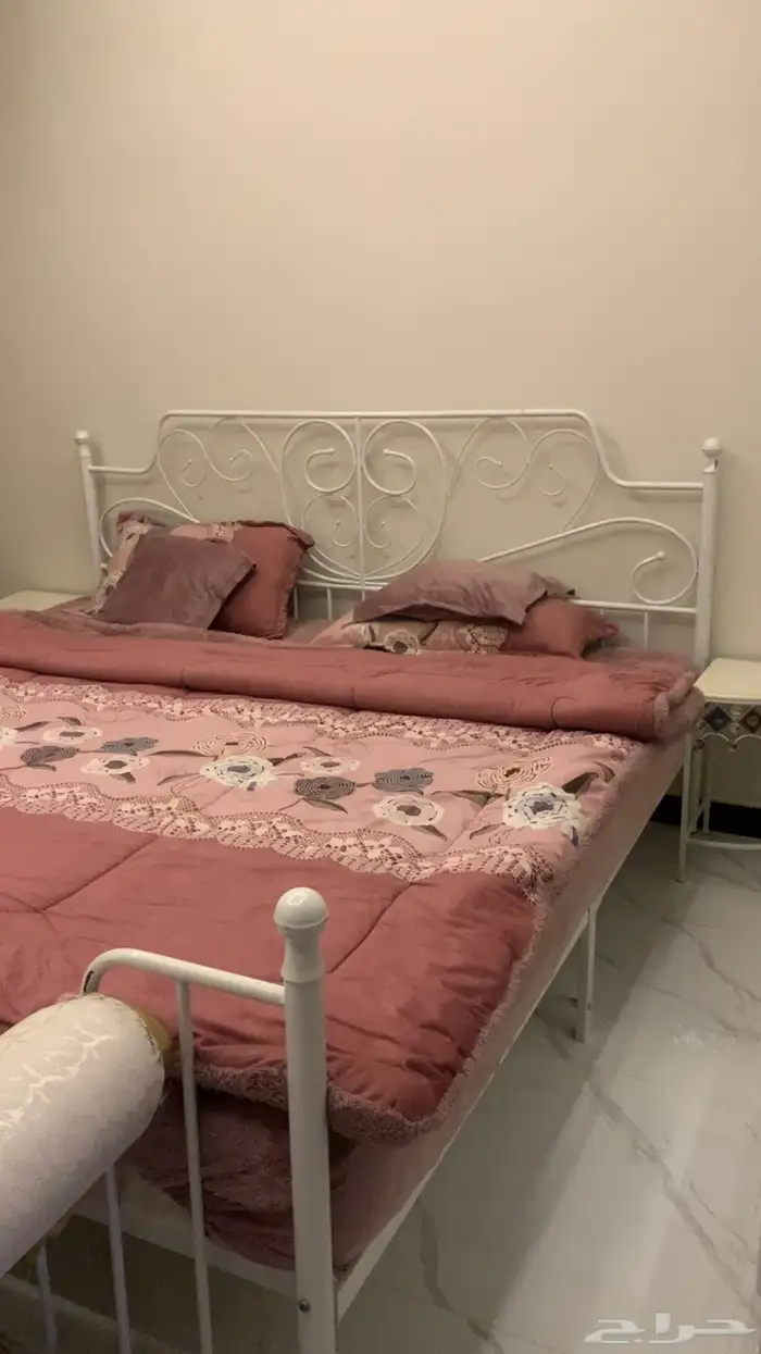 غرفة نوم بدون دولاب 4