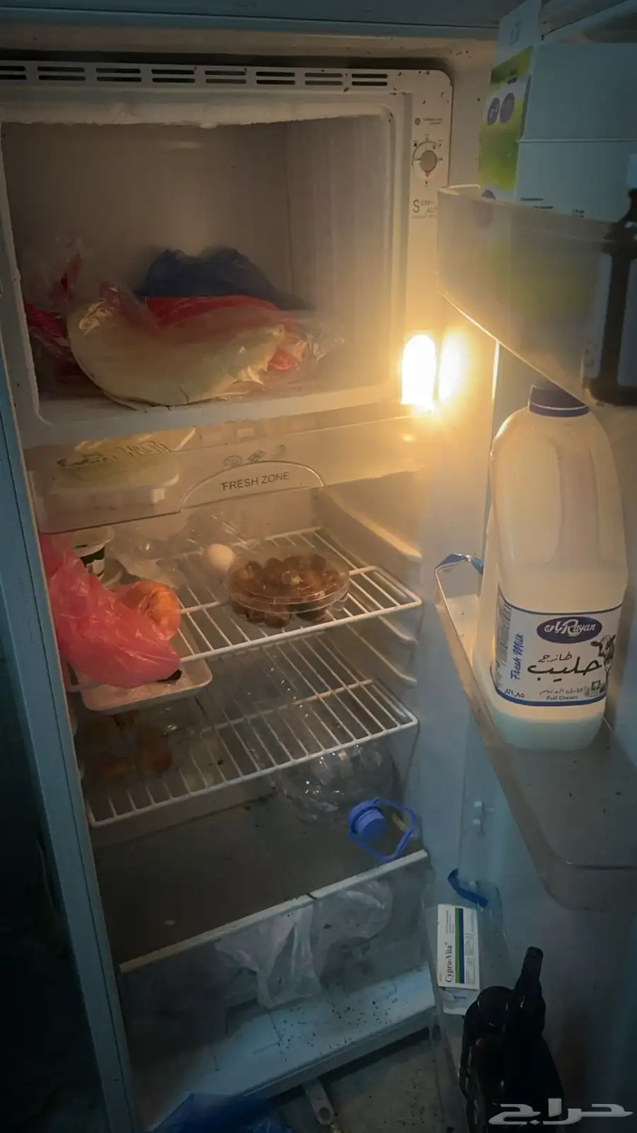 اثاث للبيع ثلاجة وسرير ودولاب ومجلس وسجاد 7