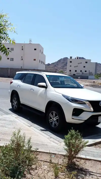 للبيع فورشنر 2022 سعودي 6 سرندل بحالة الوكالة 0