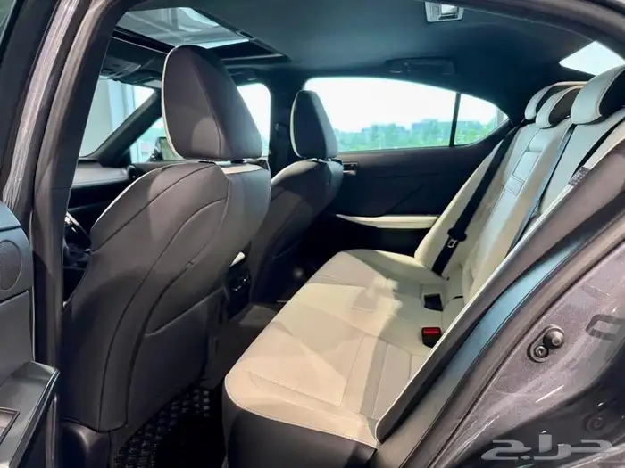 للبيع لكزز IS500 موديل 2024 - V8 وارد كندا 9