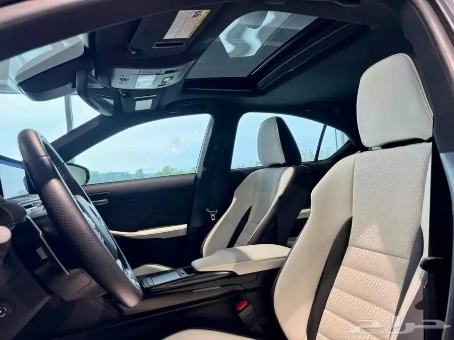 للبيع لكزز IS500 موديل 2024 - V8 وارد كندا 11