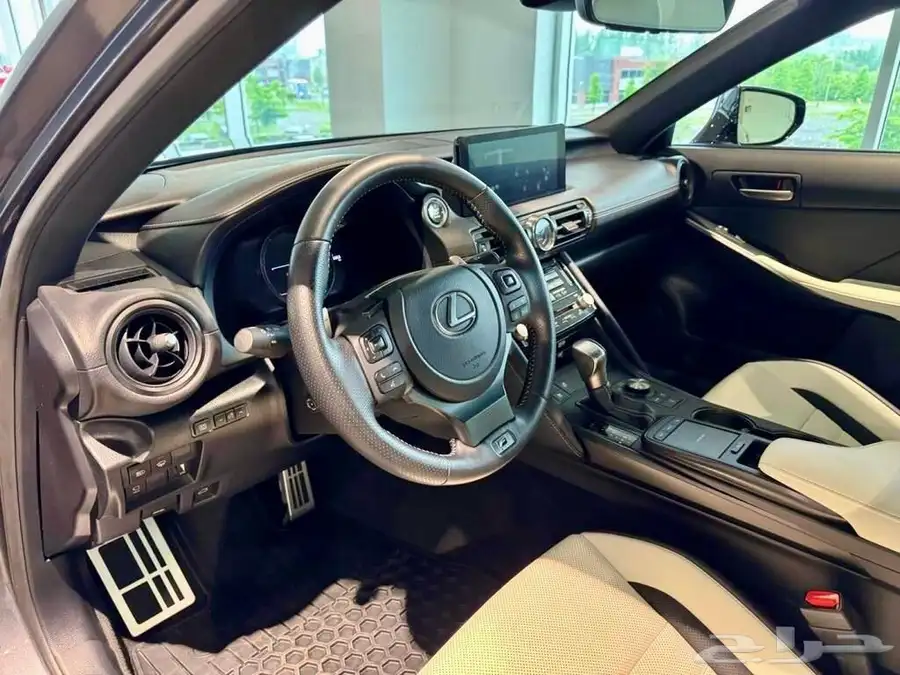 للبيع لكزز IS500 موديل 2024 - V8 وارد كندا 10