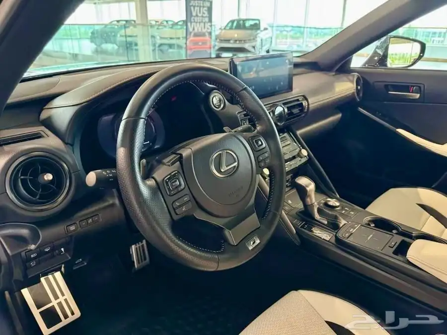 للبيع لكزز IS500 موديل 2024 - V8 وارد كندا 13