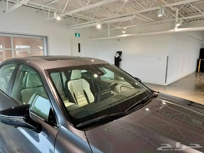 للبيع لكزز IS500 موديل 2024 - V8 وارد كندا 7