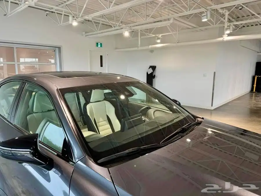 للبيع لكزز IS500 موديل 2024 - V8 وارد كندا 7