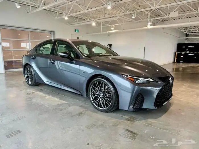 للبيع لكزز IS500 موديل 2024 - V8 وارد كندا 0