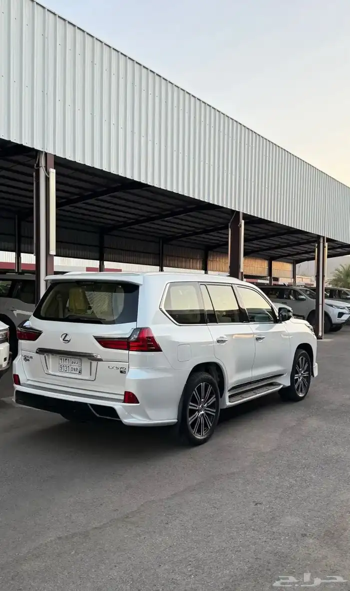 لكزس LX570 موديل 2018 عداد 175 الف 5