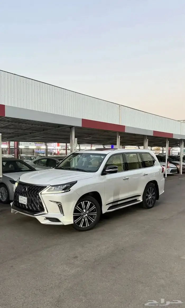 لكزس LX570 موديل 2018 عداد 175 الف 8