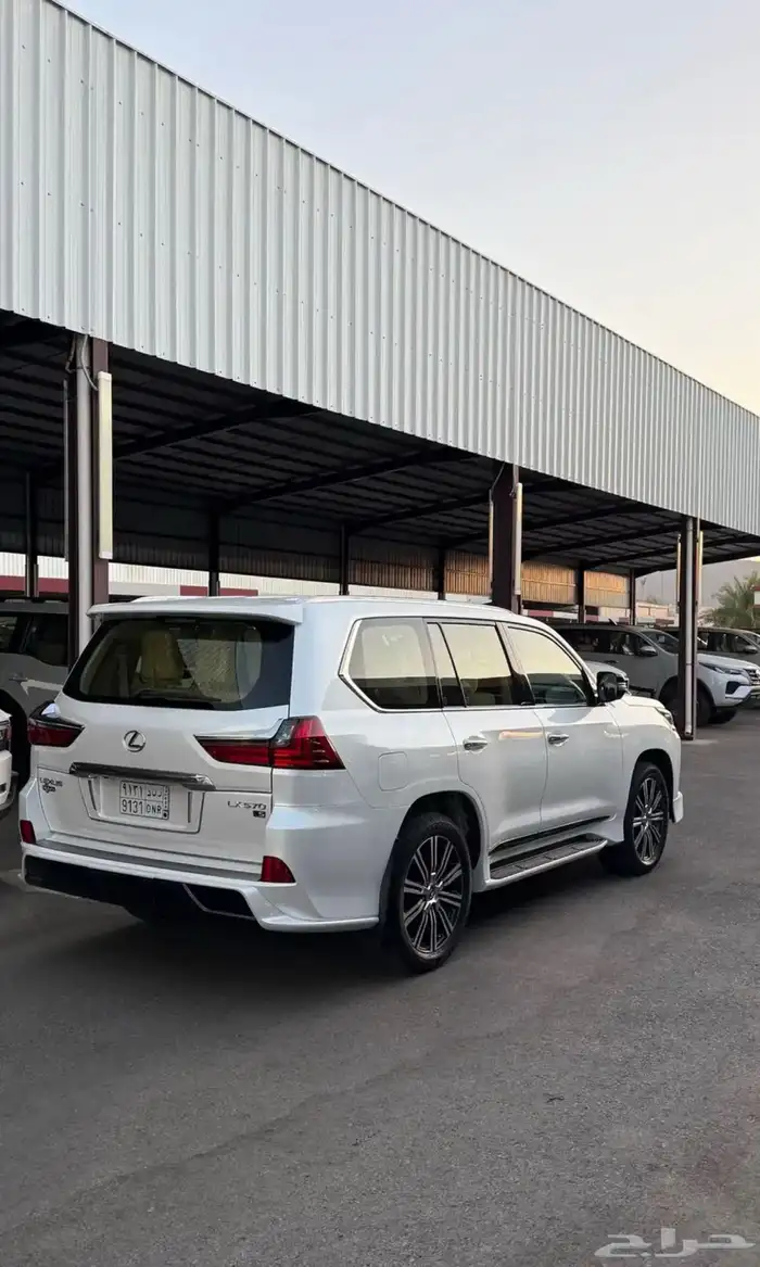 لكزس LX570 موديل 2018 عداد 175 الف 4