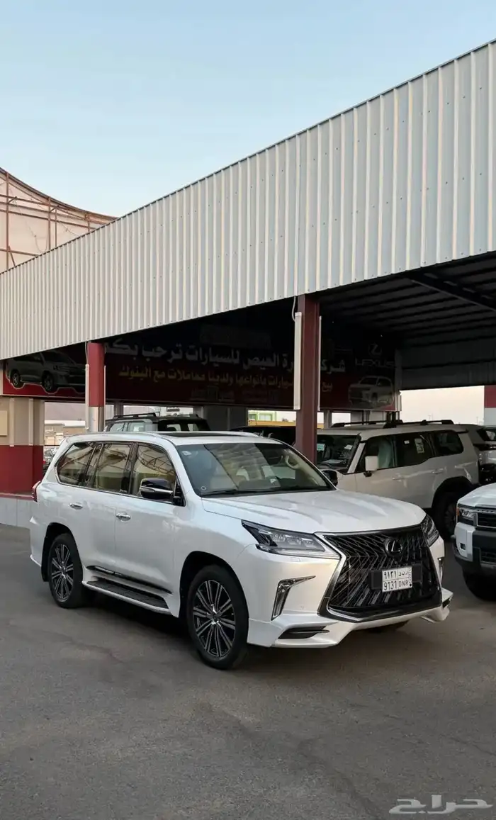 لكزس LX570 موديل 2018 عداد 175 الف 2