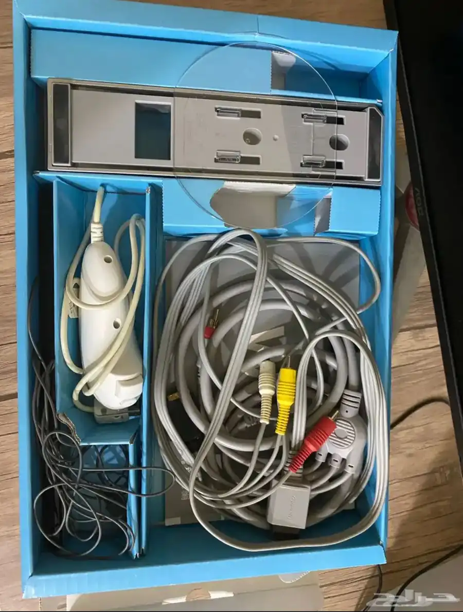 نينتيندو وي nintendo wii مع كرتونه وكل اغراضه 5