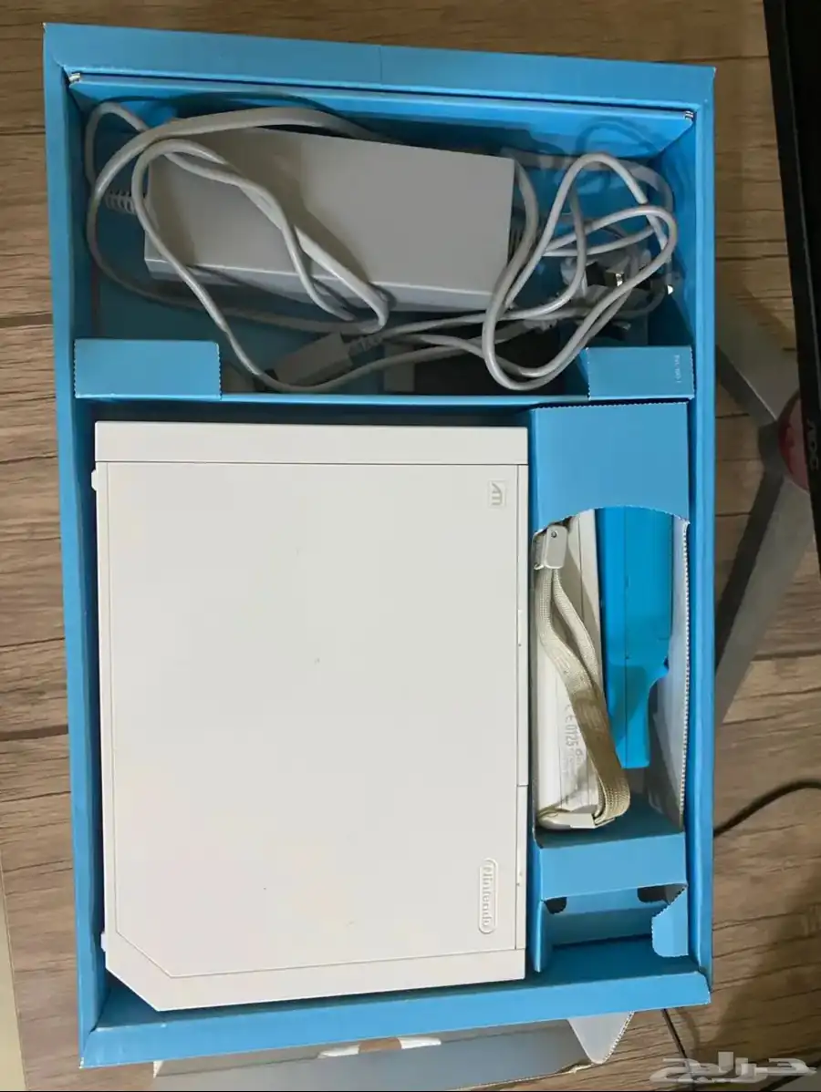 نينتيندو وي nintendo wii مع كرتونه وكل اغراضه 4