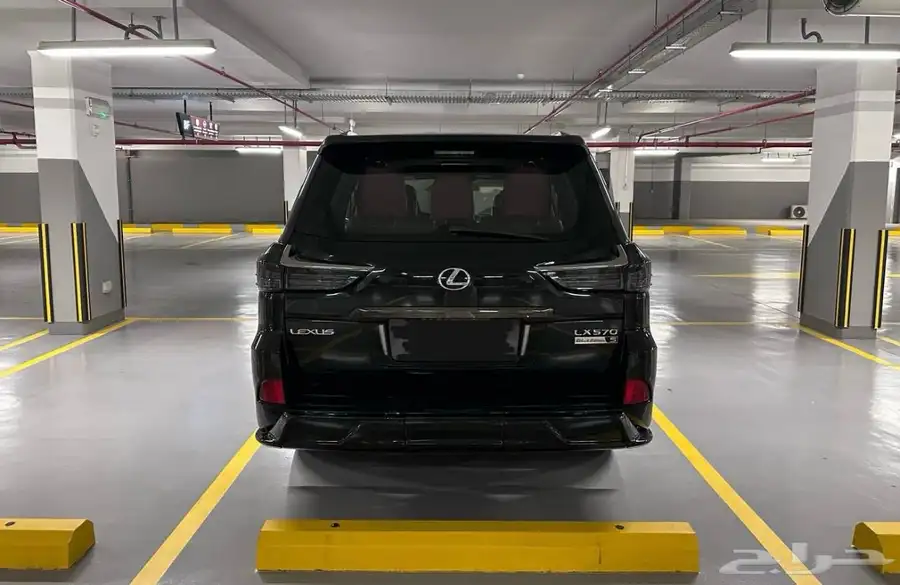 لكزس lx 570 2018 ماشي 240 فل بلاك اديشن 3