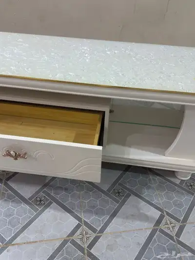 طاولة تلفزيون 4