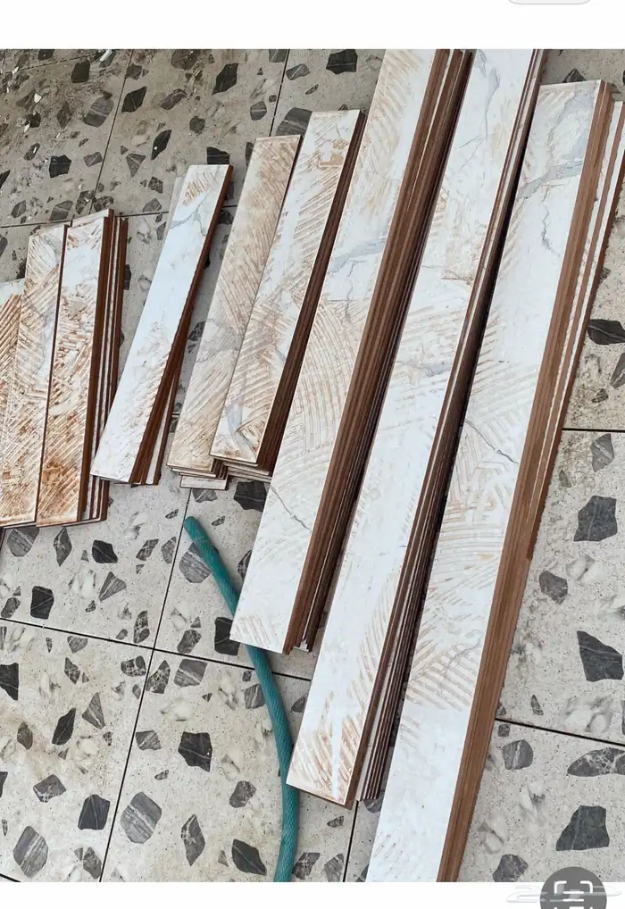 نعلات 10سم مبروم اللون أبيض وعليه خطوط خفيفه رصاصي 2