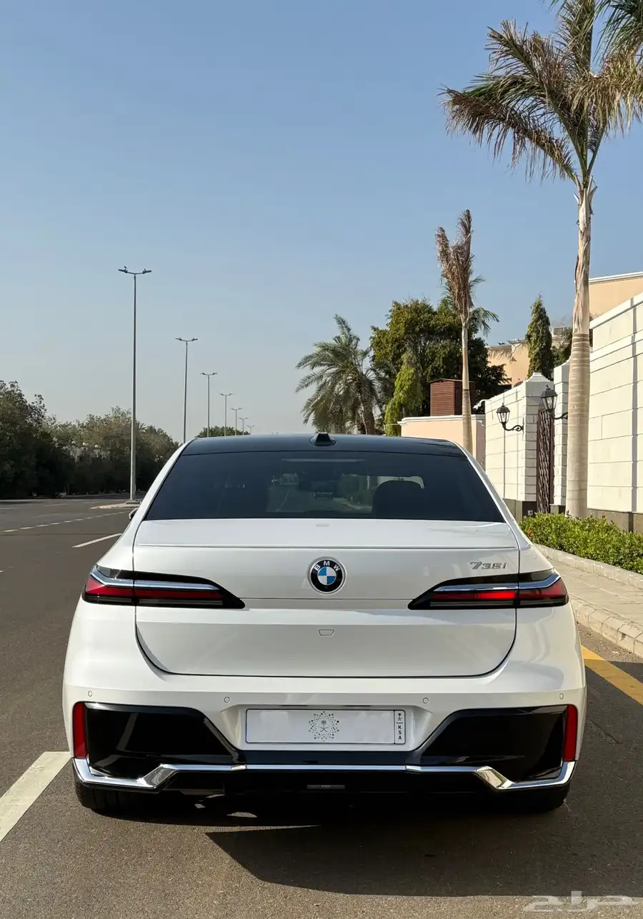 بي ام دبليو 735i M kit 2023 سعودي بحالة الوكالة 5