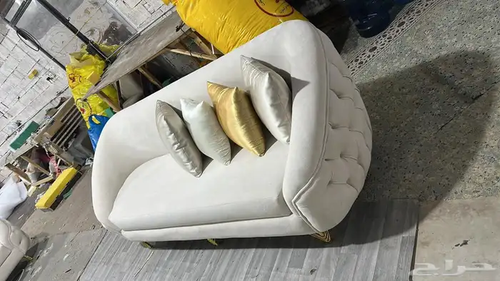 طقم كنب مكون من ثلاث كنبات واثنين كرسي 3