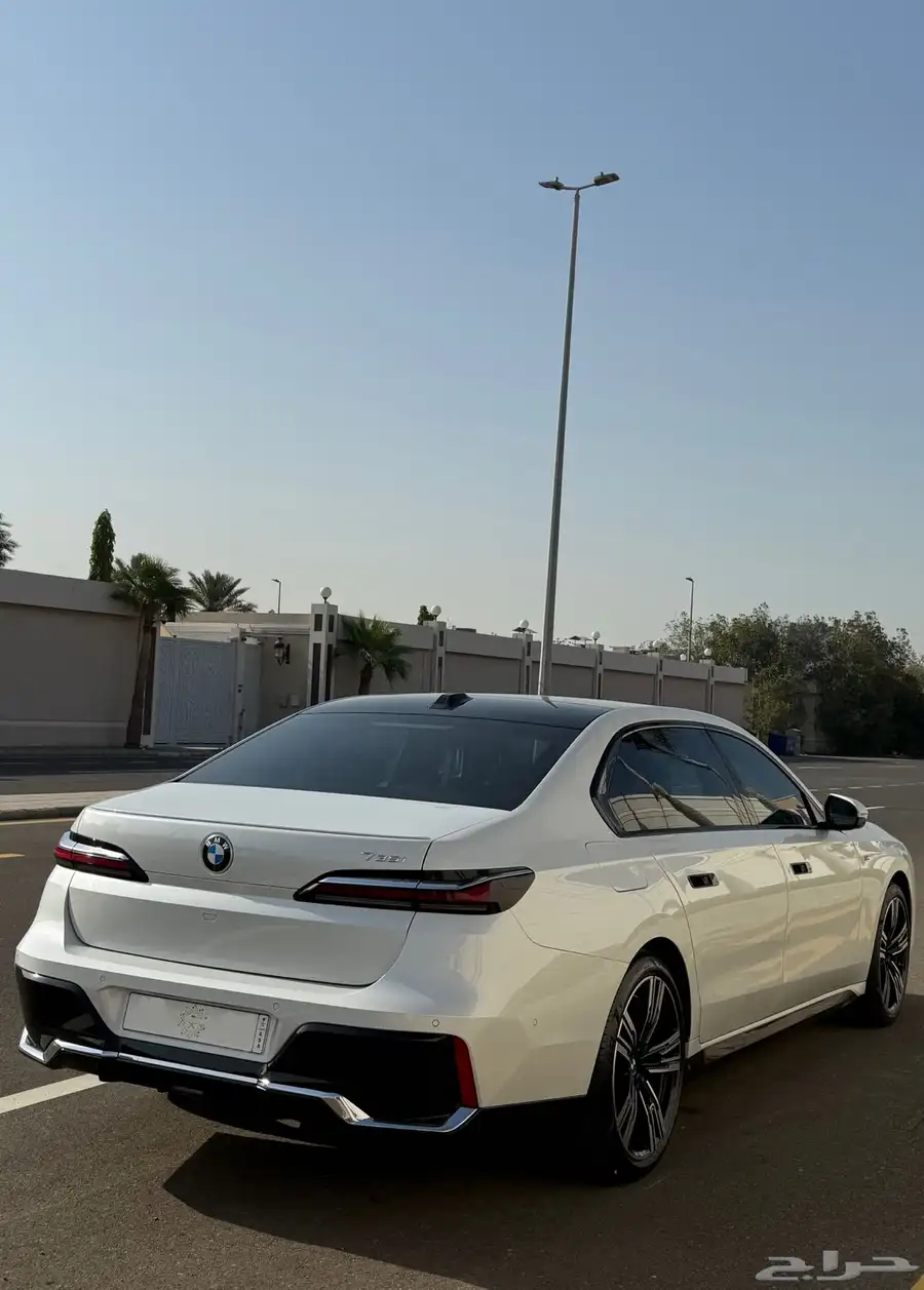 بي ام دبليو 735i M kit 2023 سعودي بحالة الوكالة 22