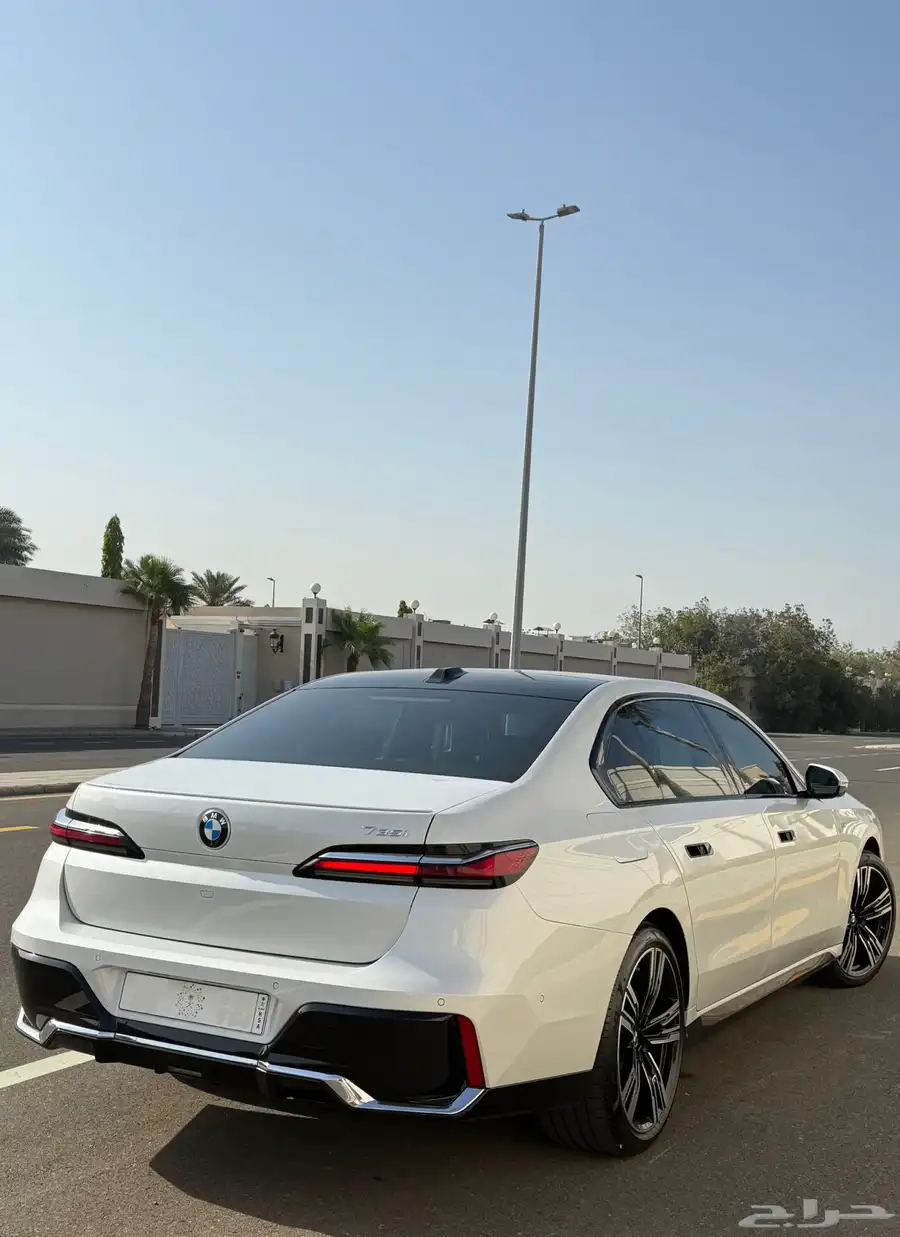 بي ام دبليو 735i M kit 2023 سعودي بحالة الوكالة 6