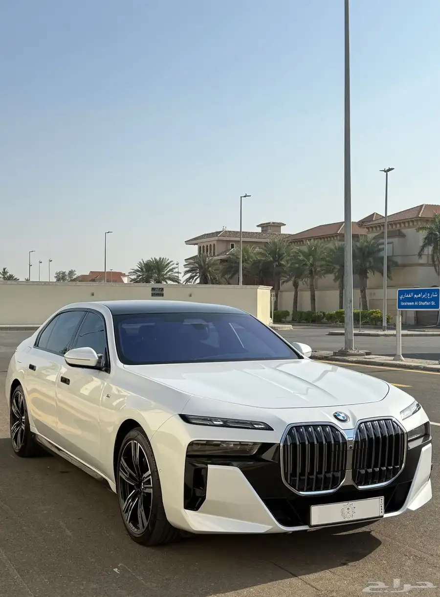 بي ام دبليو 735i M kit 2023 سعودي بحالة الوكالة 2
