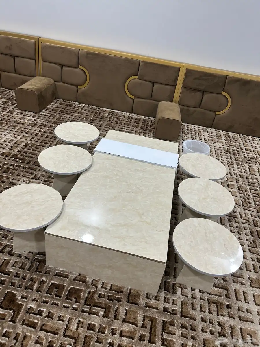 طاوله للبيع 1