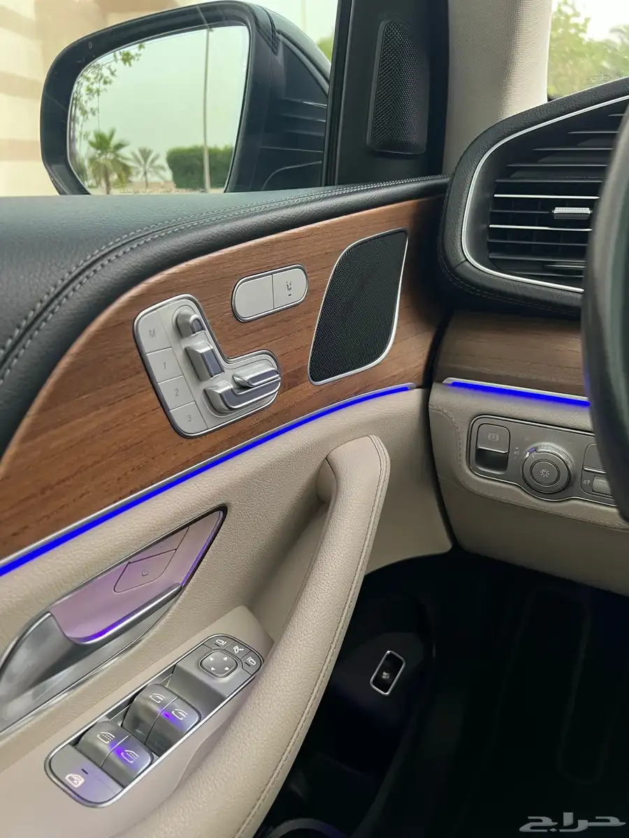 مرسيدس ( GLE450 ) موديل 2022 مع AMG kit شبه جديده 43
