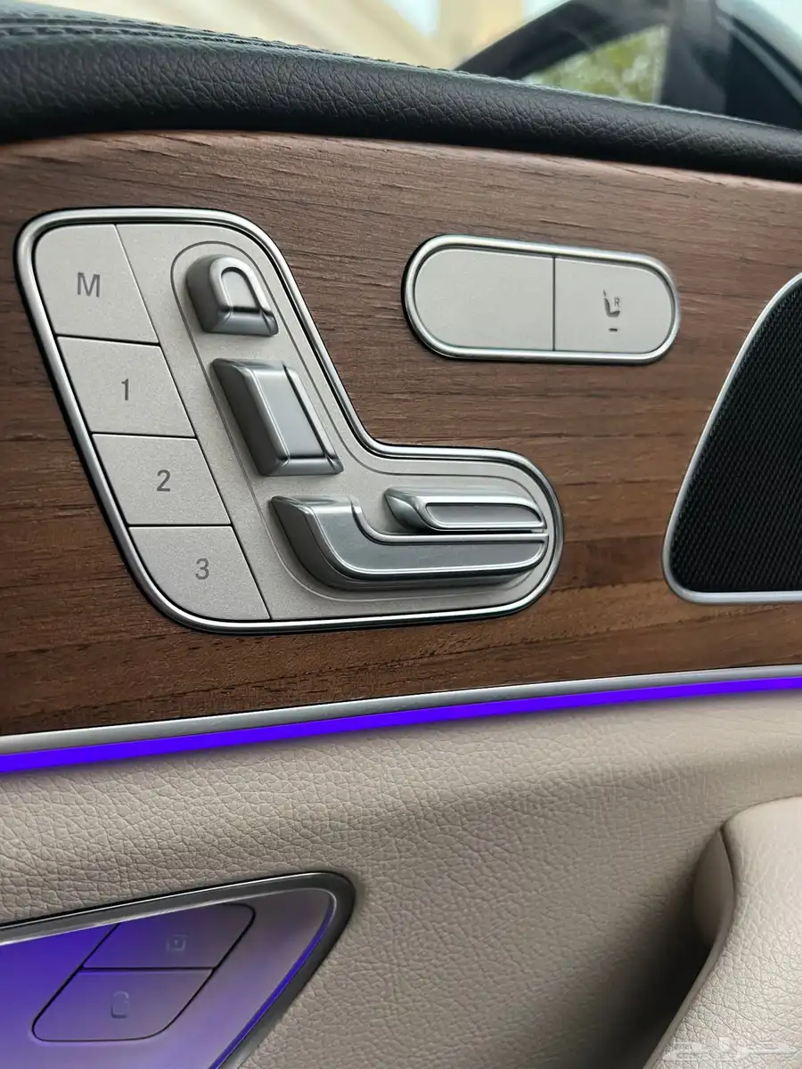 مرسيدس ( GLE450 ) موديل 2022 مع AMG kit شبه جديده 44