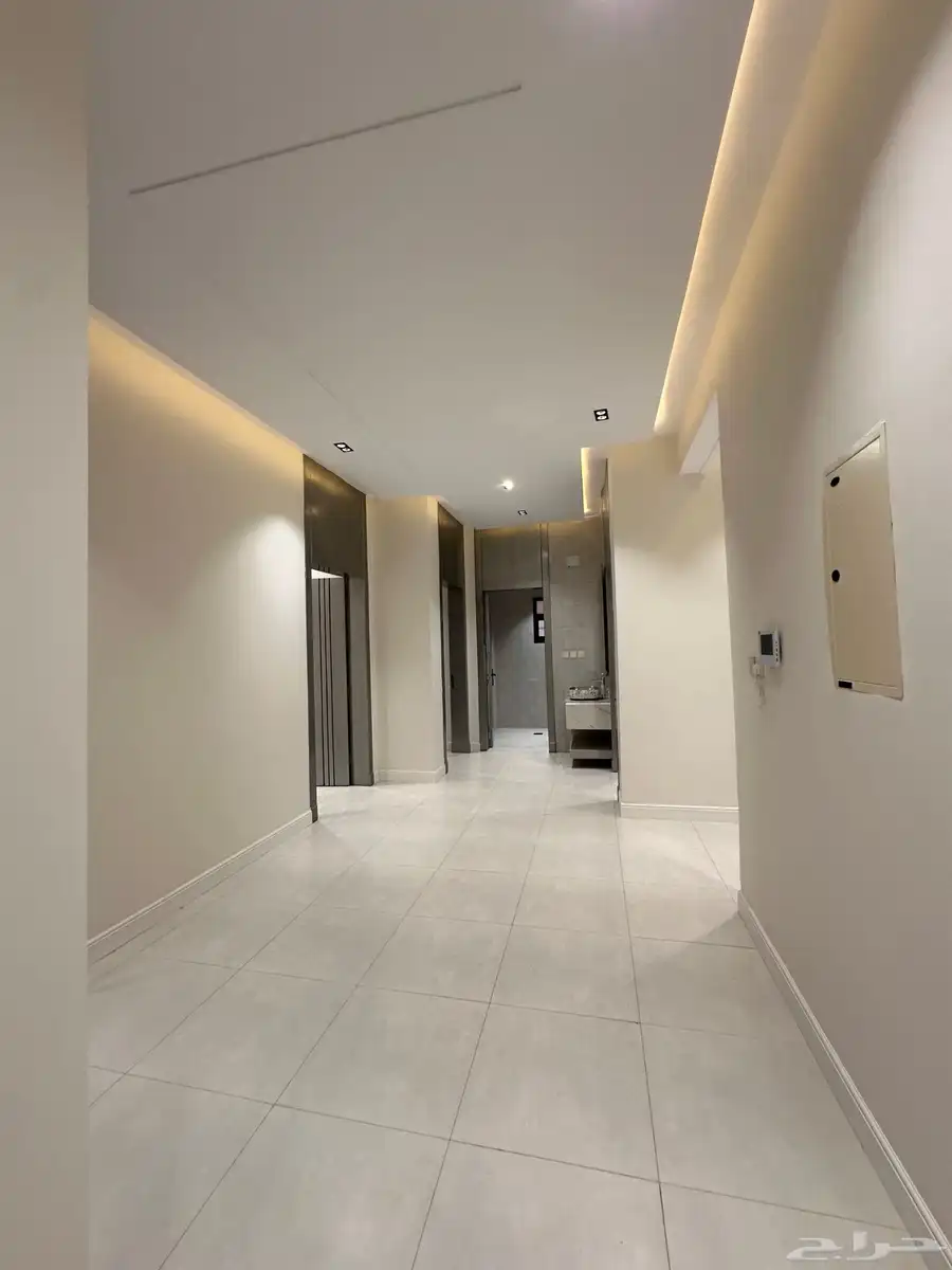 ادوار علويه بمساحات كبيره مع بلكونه مطله وسطح خاص أبها 15