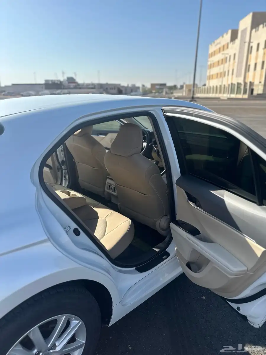 كامري 2019 هايبرد LE مطور 10