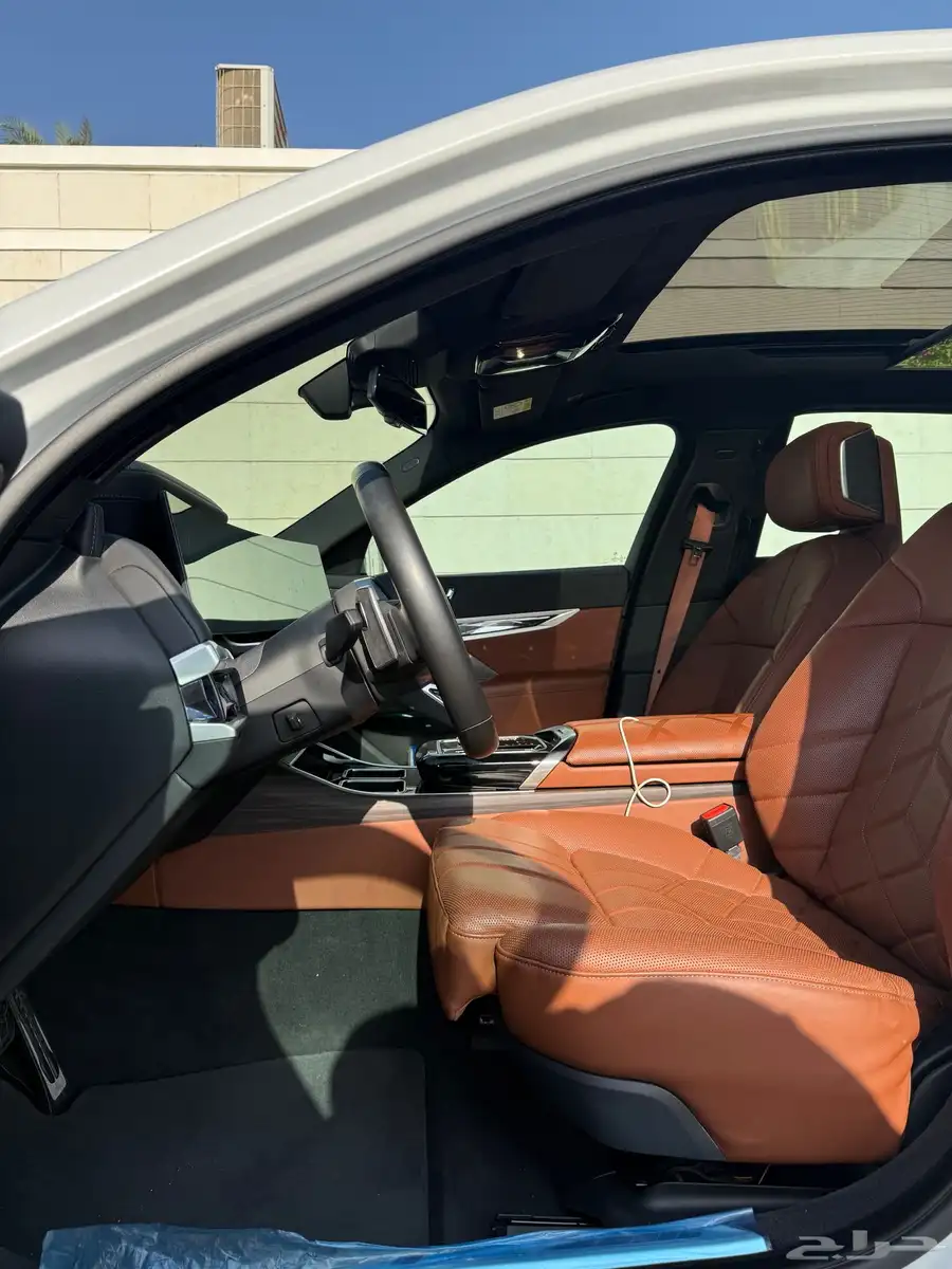 بي ام دبليو 735i M kit 2023 سعودي بحالة الوكالة 15