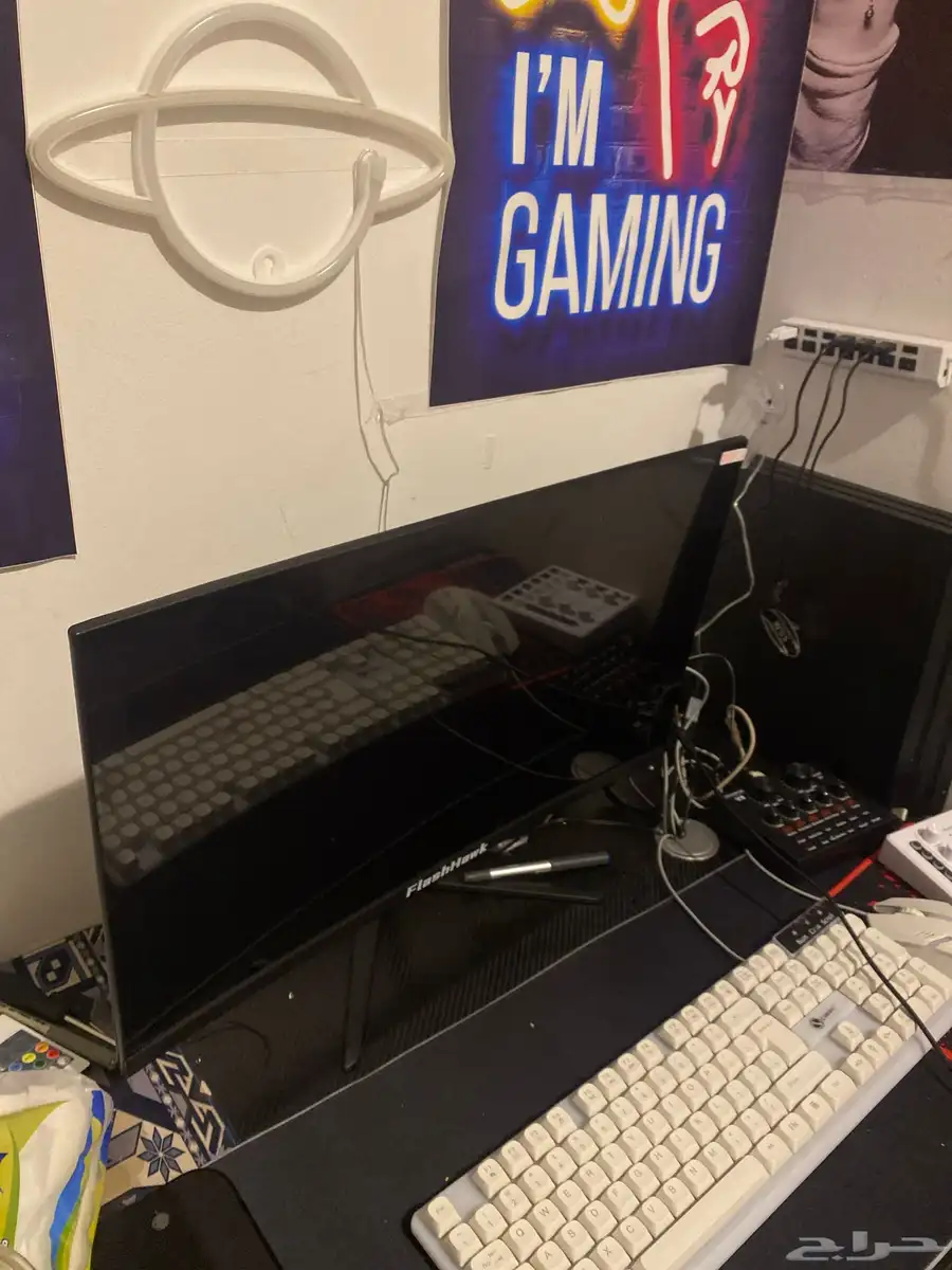 للبيع شاشه قيمنق منحنيه ومايك خارجي 0