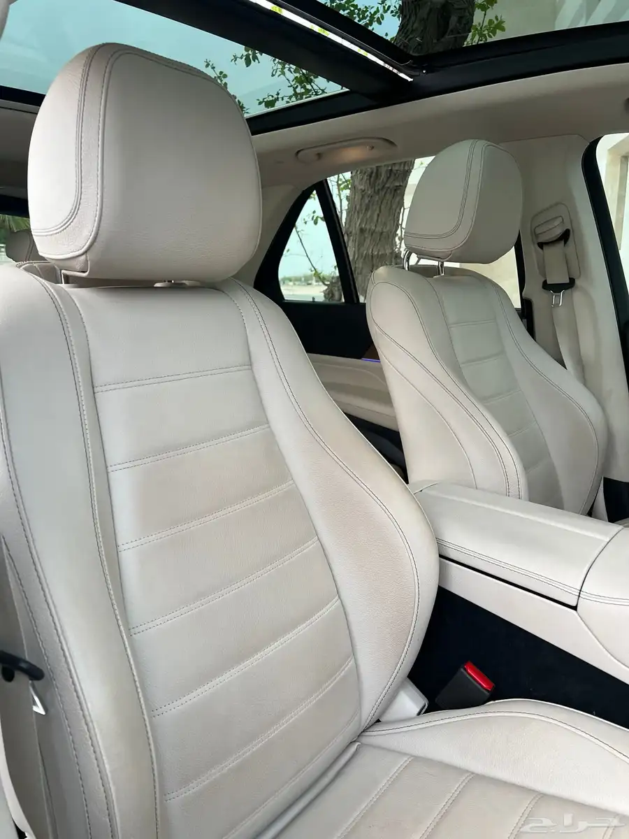 مرسيدس ( GLE450 ) موديل 2022 مع AMG kit شبه جديده 32