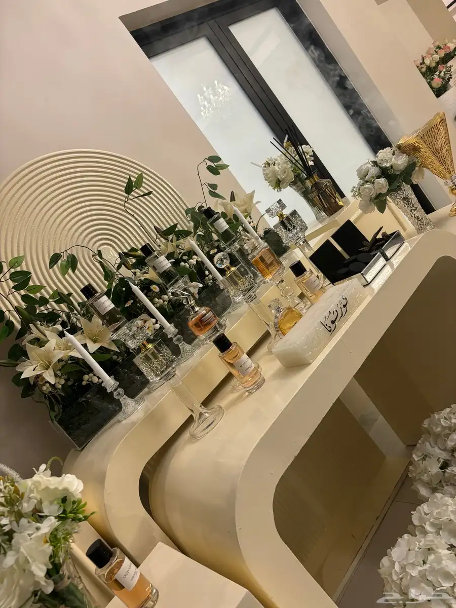 كورنر عطور عرض الاجازة ب700 فقط مع المشرفة 5