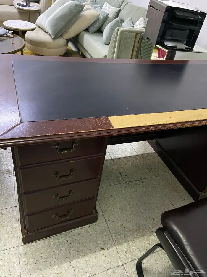 مكتب امريكي للبيع.يحتاج ترصيص 0