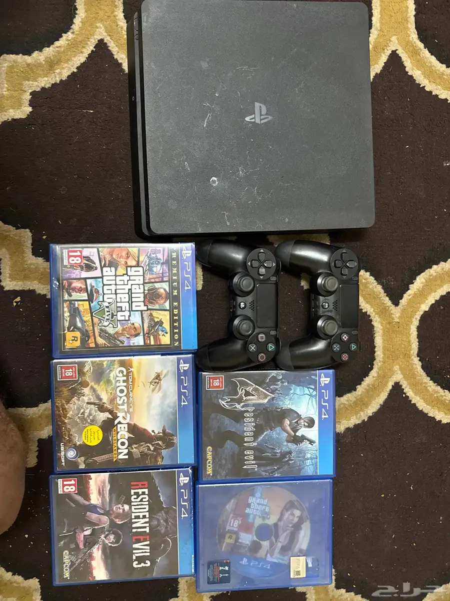 بلستيشن 4 مع أغراضه كاملة وخمس أشرطه 0