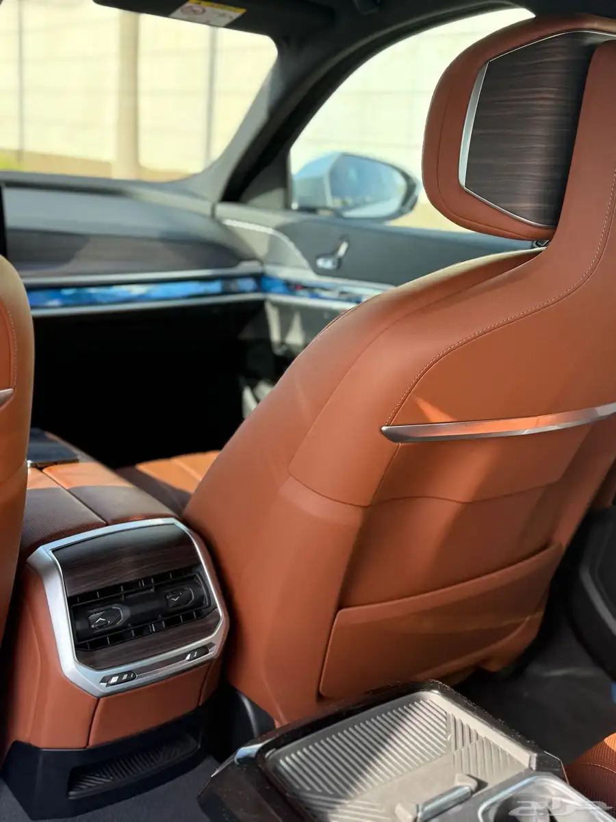بي ام دبليو 735i M kit 2023 سعودي بحالة الوكالة 9