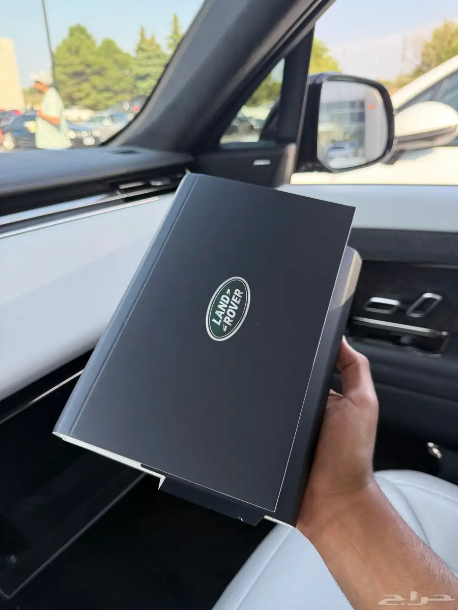 للبيع رانج روفر سبورت موديل 2023 - V8 وارد كندا 13